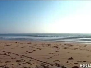 Deity es en la playa y tiene sexo vídeo ya está