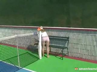 Masturband-se pe the tenis tribunal